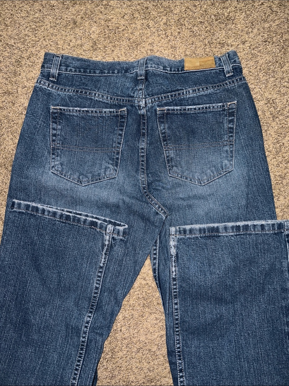 Tommy Hilfiger Men's Relaxed Fit Medium Blue Jeans - Picture 3 of 3